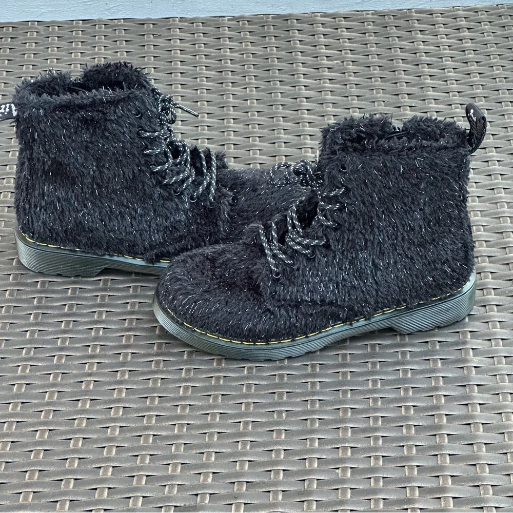New Dr. Martens 1460 Pascal Black Tinsel Faux Fur Boots Size 4, Youth Kids Shoes